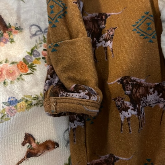 COWKID CLOTHING CO • Newborn Zip Up Jammies - Picture 3 of 4